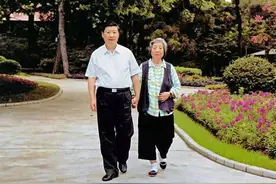 习近平和母亲：两代共产党人的“约定”图片