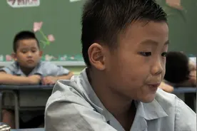 香港穷人怎么生活？小孩子懂事的让人心疼，让我自愧不如的纪录片图片
