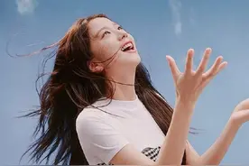BLACKPINK金智秀，是夏日果汁系少女，用美貌解暑图片