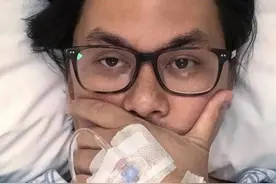 歌神许冠杰长子患膀胱癌，术后恢复良好，娶外国妻子育双胞胎儿子图片