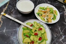 单身打工妹的午餐，清粥小菜很精致，网友：有没有男朋友，求蹭饭图片