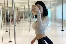 钢管舞老师俘获数十万直男，酷爱力量训练，居家滑盘这样练图片