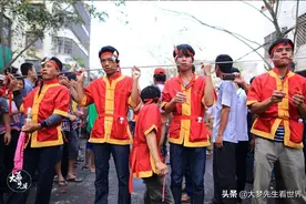 海南民俗“特异功能”，数米银杖穿脸而过，表演者不痛也不流血图片