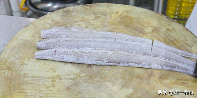 干炸带鱼需要挂糊吗？这才是正确做法，焦香酥脆，新手也能轻松做