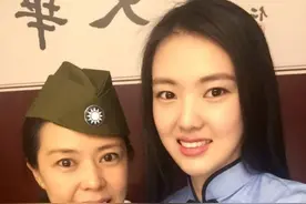 张常宁妈妈被称“冻龄女神”，合影好似姐妹花，民国写真照太抢眼图片