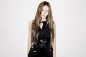 Jisoo 别针裙突破性感尺度！身材比例逆天图片