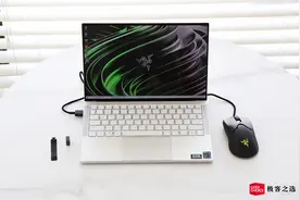 雷蛇毒蝰 8KHz 上手：71 克+8000Hz 回报率，「小手」玩家必备图片