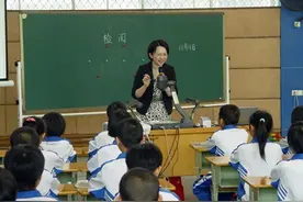 班主任直言：班里成绩倒数第一的孩子，多半有这几种不靠谱的父母图片