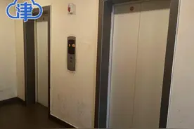 格调春天电梯突然上升致住户摔倒骨折 小区物业：故障非常罕见图片