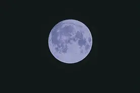 蹲守几个小时，拍了一组月儿照，分享给大家图片