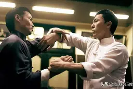 国内某篮球比赛发生大型斗殴！有人被担架抬出图片