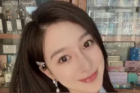 江苏台美女记者引争议，称镜头与本人有差距，却晒美照惹网友不满图片