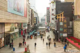 是摆拍还是街拍？成都太古里潮人集散地，“土狗”望而止步图片