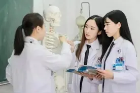 学医女生有多“可怕”，内心如此强大，她们的日常上课让人害怕图片