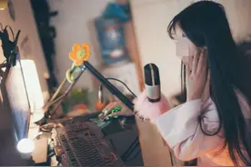 抖音直播怎么开 抖音直播怎么赚钱 抖音直播需要什么设备图片