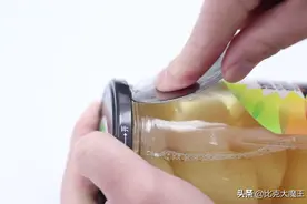 才发现罐头上有“小机关”，轻轻松松就打开，再也不用蛮力开罐头图片