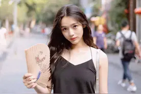 因演赵露思“二姐”走红，周紫馨戏外穿搭吸睛，“柱子鞋”成亮点图片