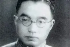 朱自清的《荷塘月色》，水平如何？莫言：行文不自然，病态的唯美图片