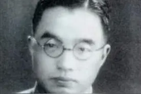 朱自清的《荷塘月色》，水平如何？莫言：行文不自然，病态的唯美图片