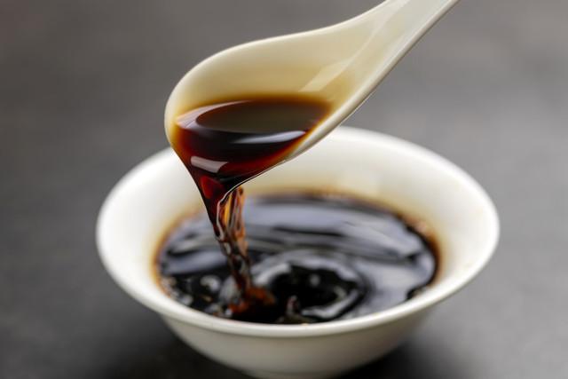 买酱油时，看酱油瓶上这4个字，就能轻松辨别酱油好坏，真实用