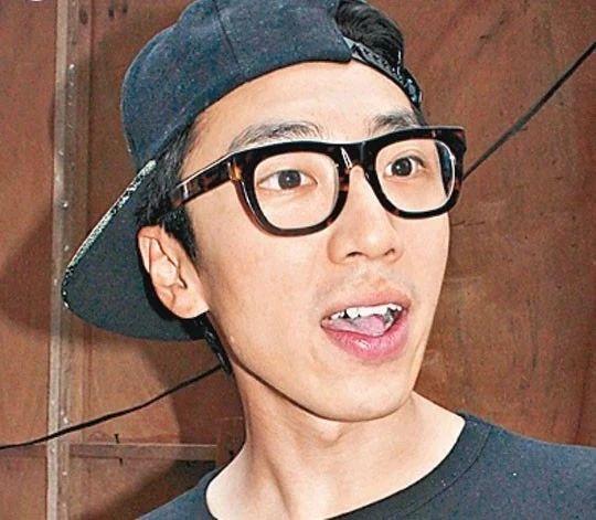 凭农夫组合成员之一弹起爆红 加盟无线5年获力捧上位成男主角