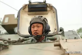 8年“老工兵”开装甲，一钻进战车就“着了魔”图片
