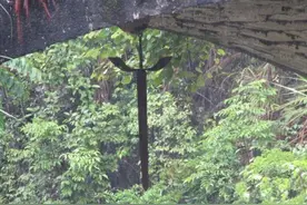 贵州印江古桥悬挂着一把斩龙剑，200多年来无人敢动图片