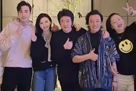 司藤制片晒庆功宴合影翻车了，网友大喊我们有钱，给我们来场直播图片