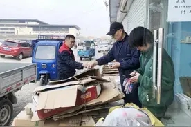 洋气~济南一90后小伙“网约”收破烂！你手机下单后，他就上门去收图片