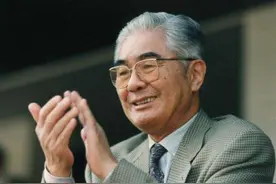 79年荣毅仁到北京开会，邓小平对他说：希望你能减少一些其他工作图片