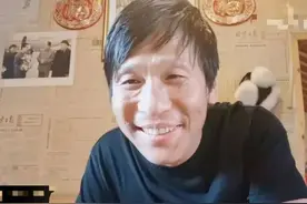 宋小宝去师傅家拜年，却因疫情被困在赵本山家中，每天被师傅消毒图片