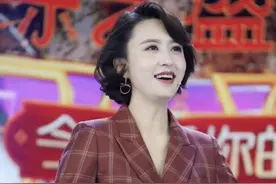 著名主持人“张蕾”太美了，摩卡波波头搭配西服套装，干练知性图片