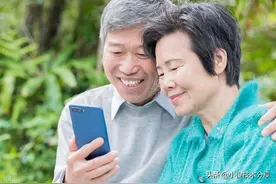 老年人使用智能手机必须学会的4个功能，操作简单，一看就会图片