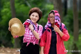央视主持海霞嫁斯坦福博士后，回老家不摆架子，扭秧歌，干农活图片