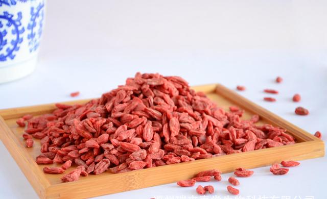 每天晚上睡觉前吃五粒枸杞有什么好处？