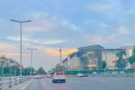 世人贪财，商人逐利图片