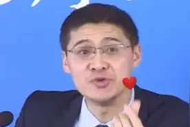 罗翔老师被人叫“罗圣”，但我喜欢他恰恰因为他是个有缺陷的凡人图片