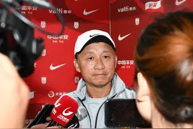 成耀东：“国青六少”是酒店保安举报的，有球员写了两次检查图片
