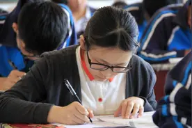 初中三年，哪年才是决定中考成绩的关键？老师的答案让人意想不到图片