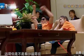 奔跑吧baby坐姿太爷们，李沁坐姿真淑女图片