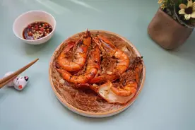 这虾在餐馆吃一只18元，在家里自己做4只才31元，好吃又便宜图片