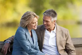 丈夫原谅出轨同事七年的妻子，62岁的他，给了妻子狠狠一击图片