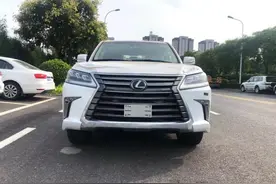 越野性能突出 20款雷克萨斯LX570追求顶级品质 看到实拍图更心动图片