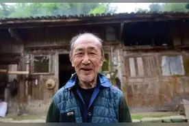 湖北一老人全家住着8亿金丝楠木屋，却是当地贫困户，怎么回事？图片