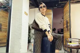 王鸥P图太过了吧，为了显腿长脚都成45码了，看着实在有点假图片