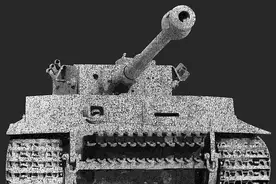 薛定谔的老虎，1944年华沙起义，波兰抵抗军与被俘的虎式坦克图片