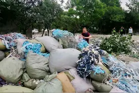 肆意丢弃工业废料污染环境，这几家企业遭起图片