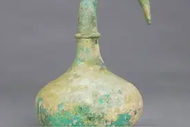 青铜壶出土，里面装着超3000毫升液体图片