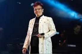 谭咏麟开派对庆70大寿！李克勤狄波拉到场，宾客不戴口罩引担忧图片