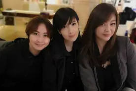 周慧敏、汤宝如、王馨平合体，3人年龄总和超150却有两位丁克图片